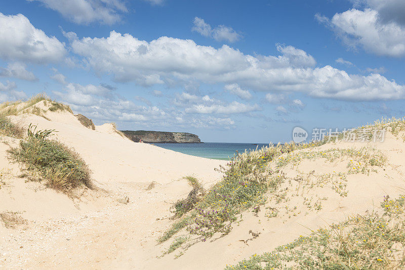 葡萄牙阿尔加维的田园诗般的海滩和冲浪者天堂Praia do Martinhal